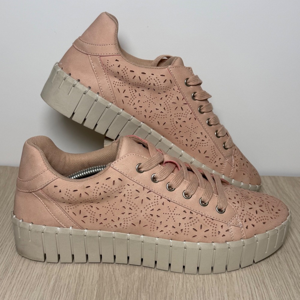 Easy‎ Street Comfort Wave Pink Laser Cut Floral Platform Sneakers Womens 8.5
